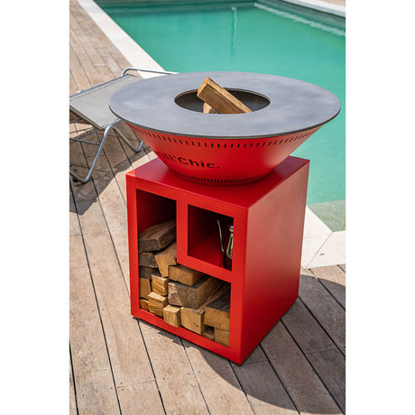 Brasero Classique 80x90cm ALU - GRILL CHIC coloris rouge près d'une piscine