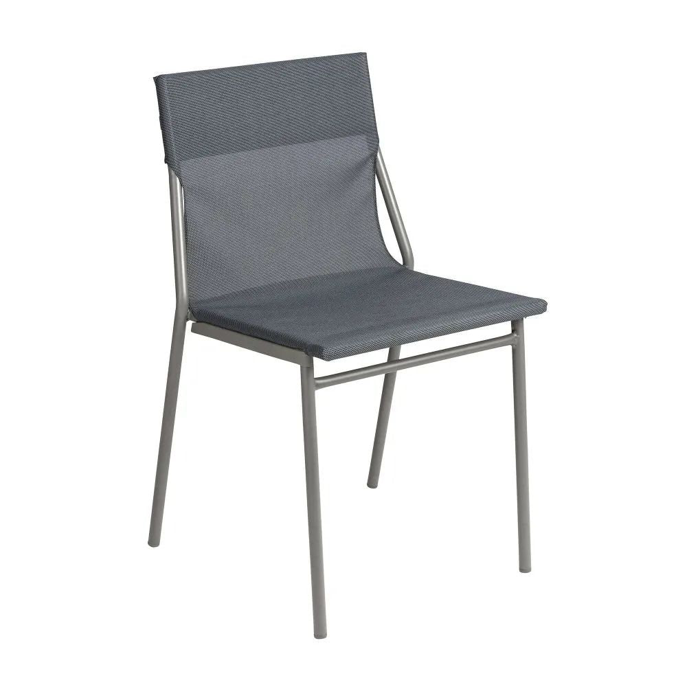 Chaise extérieure LAFUMA Horizon en toile Batyline Storm Grey et structure acier coloris titane.