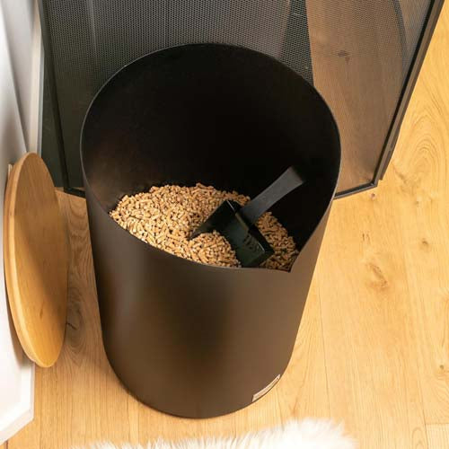 Coffre à granulés Volute rond Noir et couvercle bambou - LE MARQUIER meilleur prix décoration feu poêle à granulés