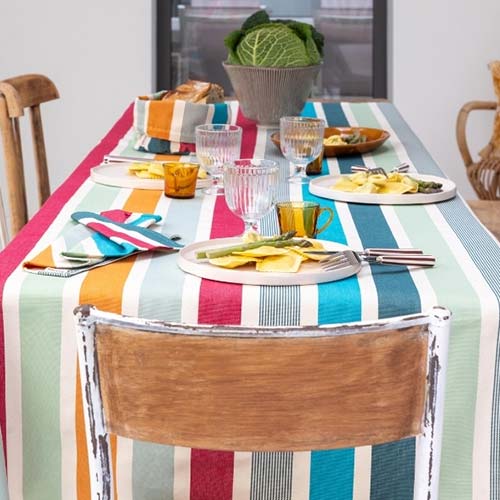 Belle table aux couleurs céladon GARLIN - ARTIGA
