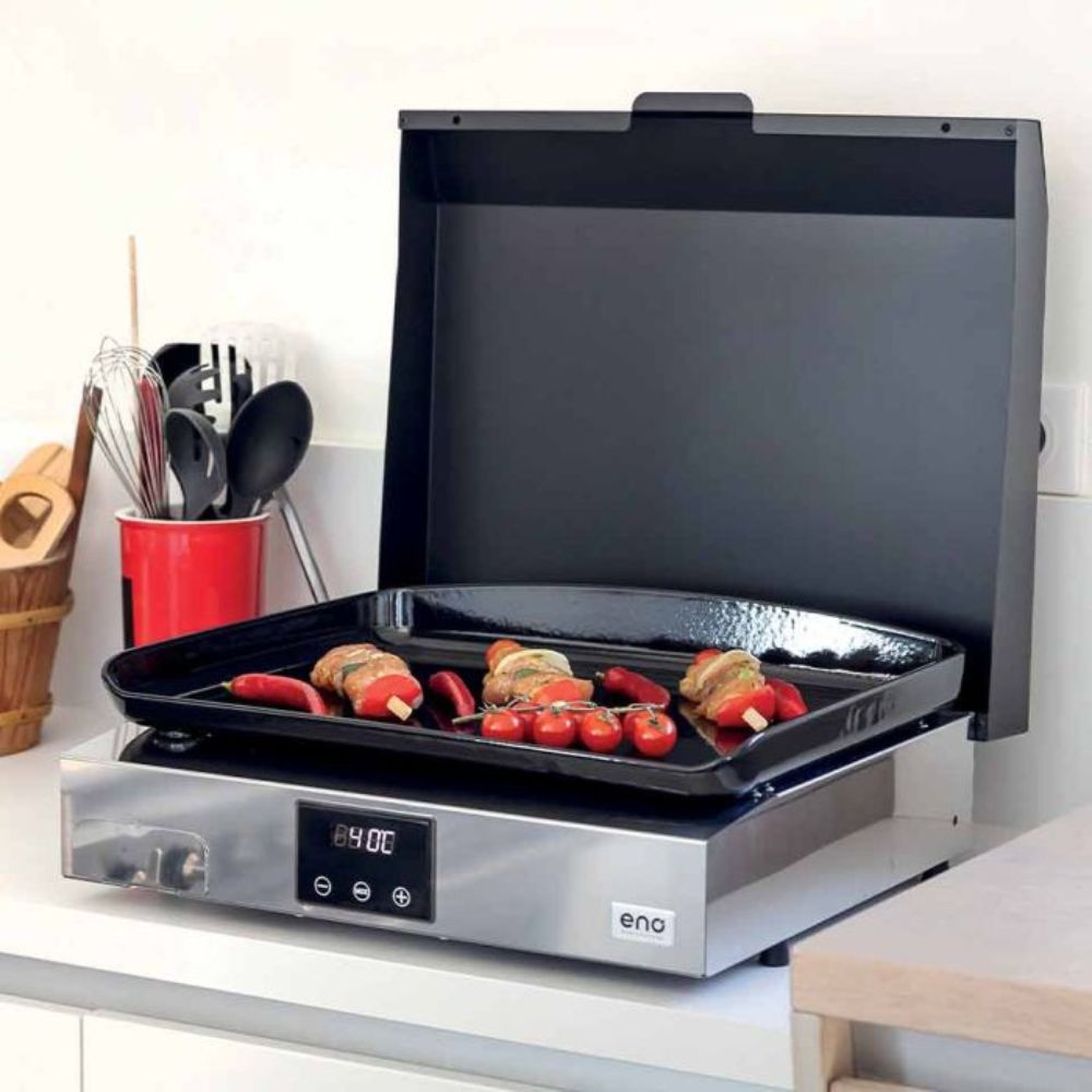 Plancha INITIAL 50 inox ENO avec couvercle, en cuisson.