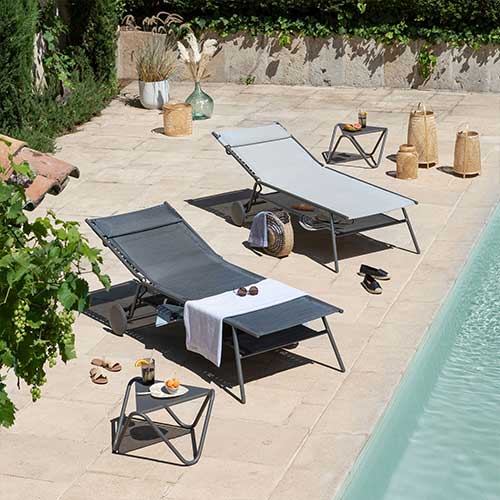 Lit bain de soleil Miami II toile Batyline DUO Assise haute - LAFUMA ambiance détente piscine rangement