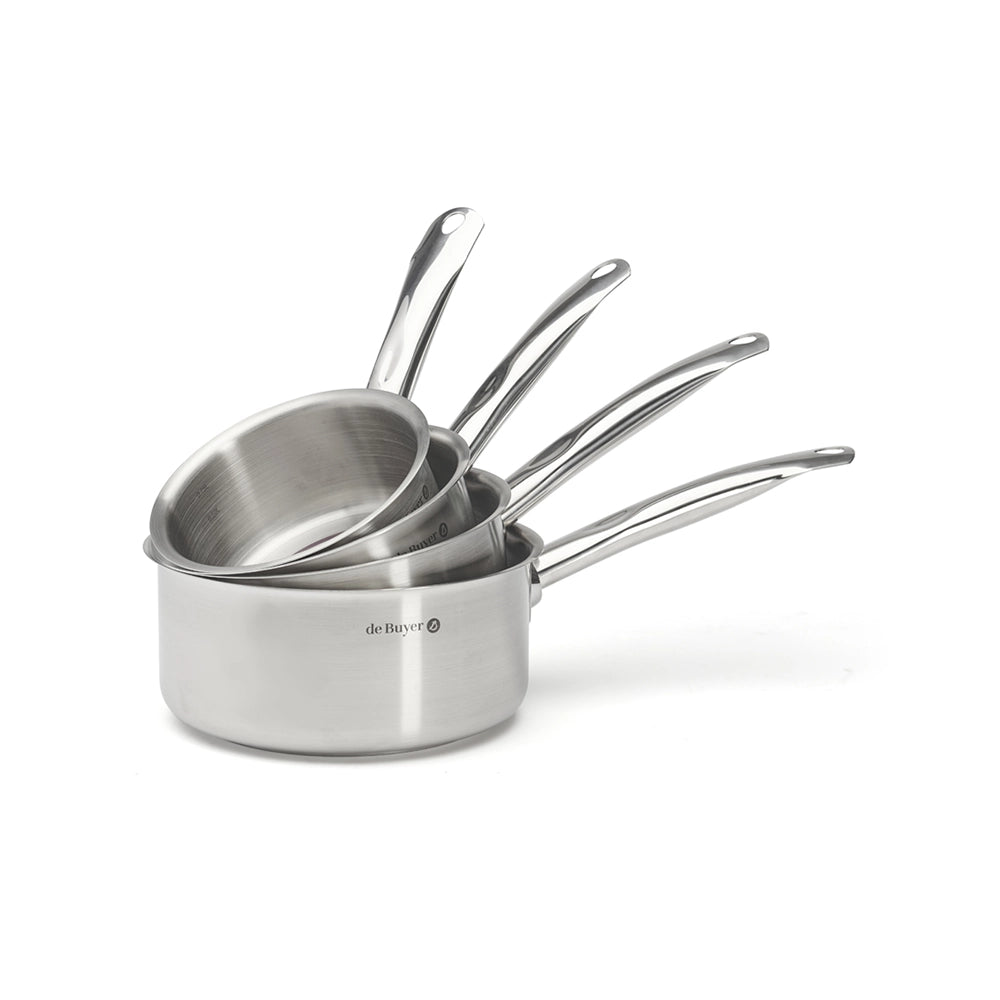 lot des 4 casseroles empilées avec les manches sur la droite