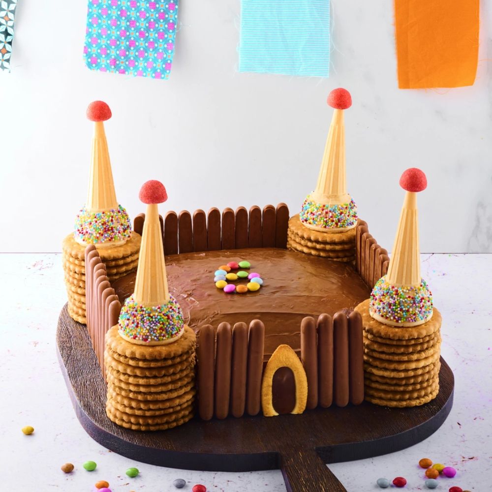 Gâteau château d’anniversaire réalisé avec le moule carré DEMARLE
