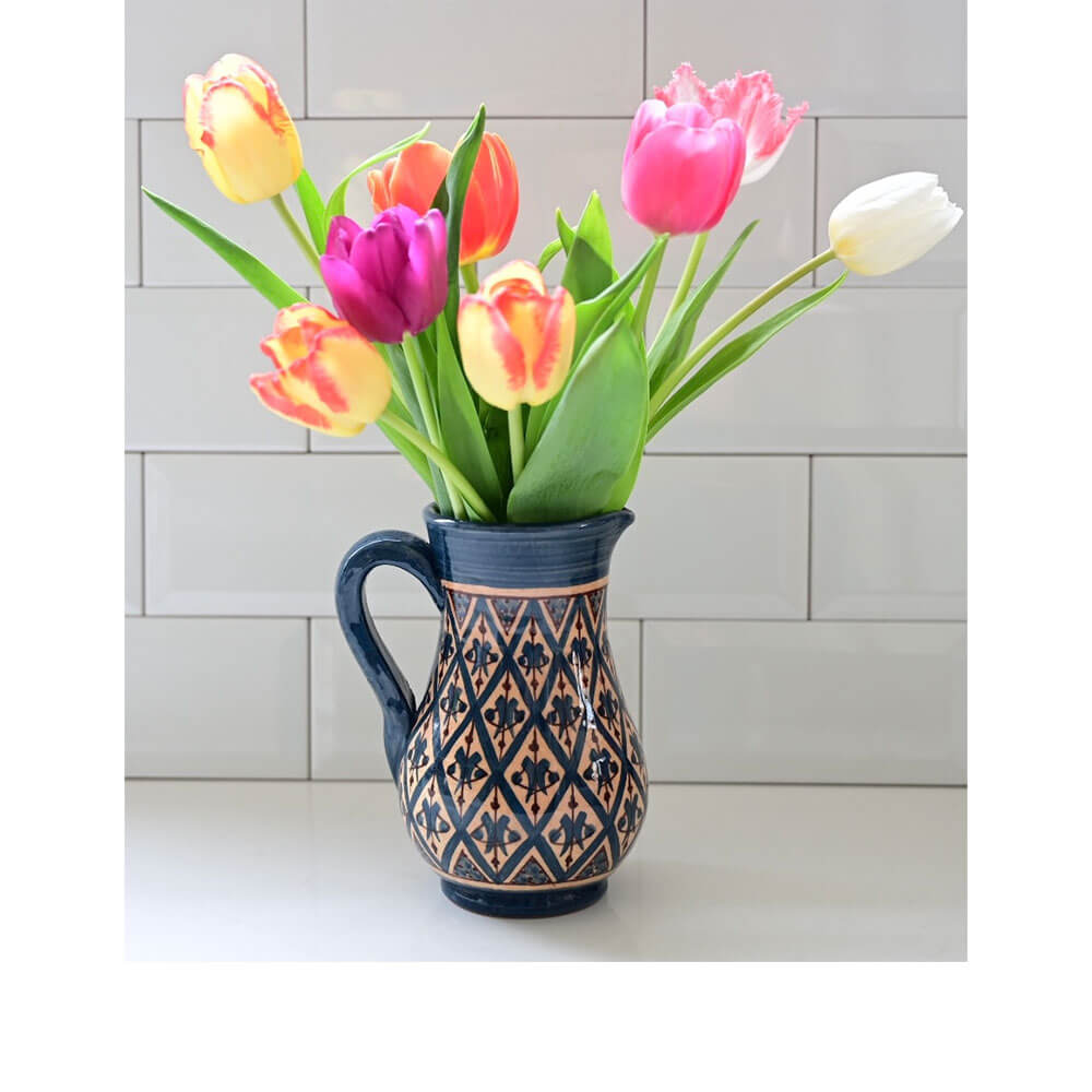 Pichet avec des fleurs - Soeurs de Bethléem