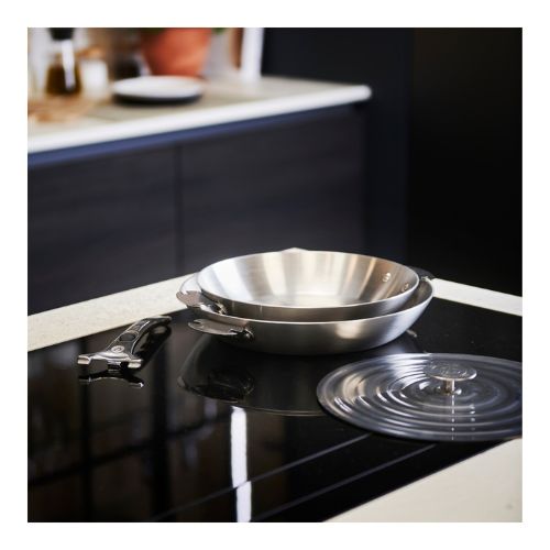 Poêle inox Alchimy LOQY 28 cm DE BUYER utilisée pour saisir et dorer les aliments