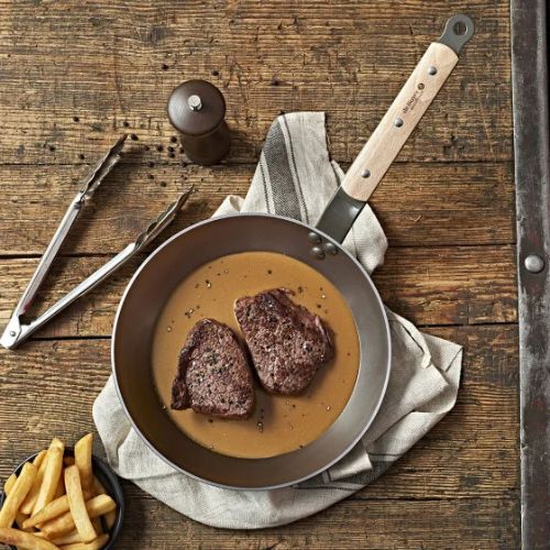 Poêle ronde MINERAL B Bois 20 cm DE BUYER utilisée pour saisir et dorer les aliments