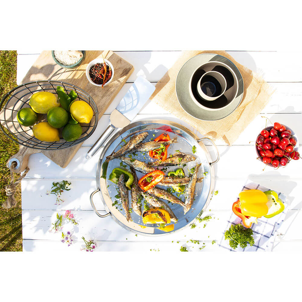 Plancha inox Cristel avec de la nourriture