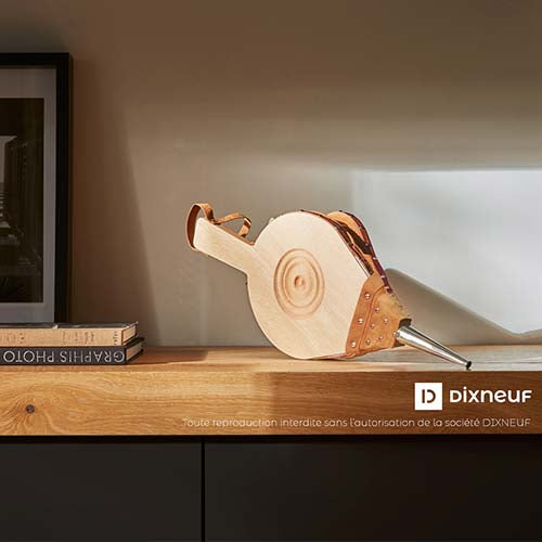 Soufflet couleur caramel cuir ORIGINE - DIXNEUF cuir et bois élégant raviver les flammes du feu de cheminée