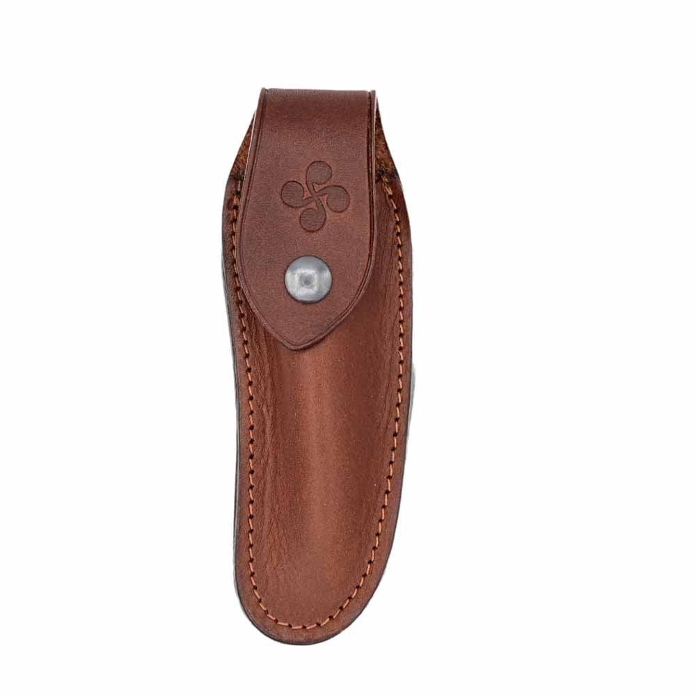 Vue de Face de l'étui en Cuir marron pour Couteau Pliant Basque ou Garonnais - Au Sabot