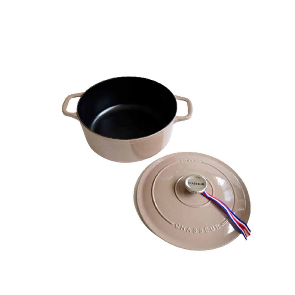 Cocotte Ronde Beige Le Chasseur Invicta avec couvercle ouvert