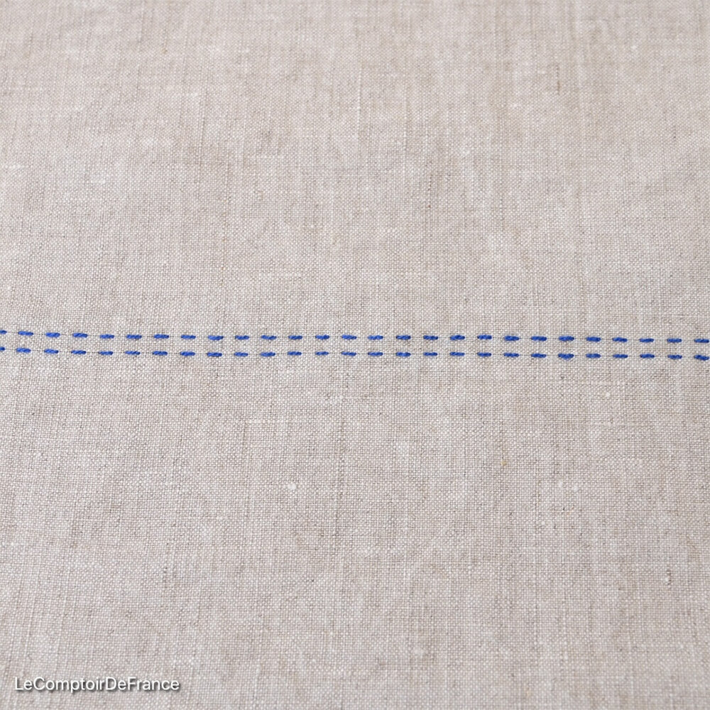 Détail du chemin de table Rythmo lin et bleu- Charvet Editions
