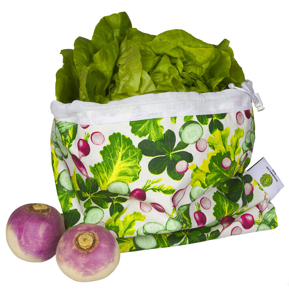 Sac à salade Motif Radis présenté avec des légumes - Sacasalades