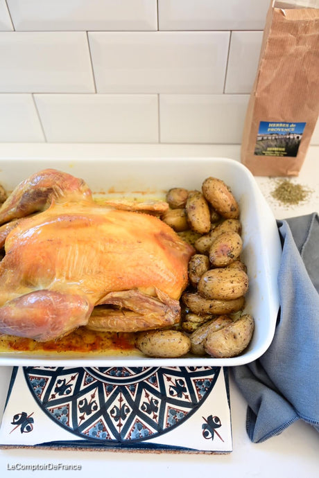 Poulet rôti aux herbes de Provence et pommes de terre au four