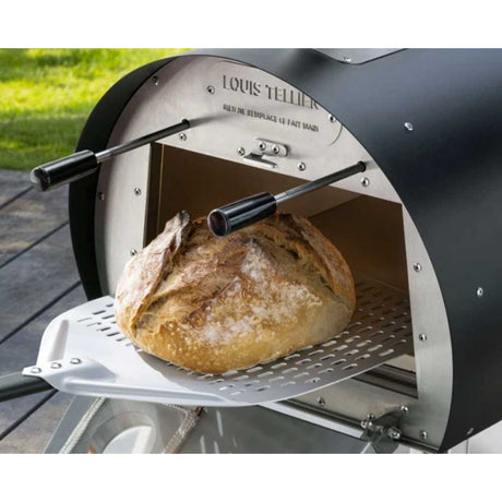 Pain maison cuit au four à pizza