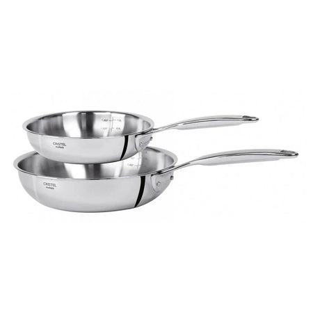 Deux poêles en inox Cristel empilées, avec poignée fixe et intérieur gradué.
