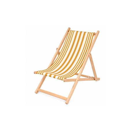 chilienne artiga ouverte sur fond blanc