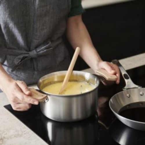 Casserole inox Alchimy LOQY DE BUYER utilisée pour la préparation de sauces et plats mijotés