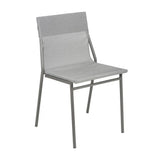Chaise extérieure LAFUMA Horizon en toile Batyline Pearl et structure acier coloris titane.