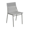Chaise extérieure LAFUMA Horizon en toile Batyline Pearl et structure acier coloris titane.