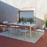 Tapis Marsanne Eventail Beige Lafuma sous table de jardin sur terrasse