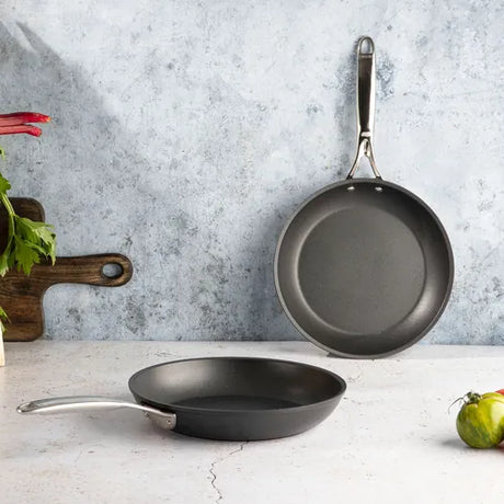 Lot de 2 Poêles aluminium CASTEL'PRO - CRISTEL antiadhérent sain