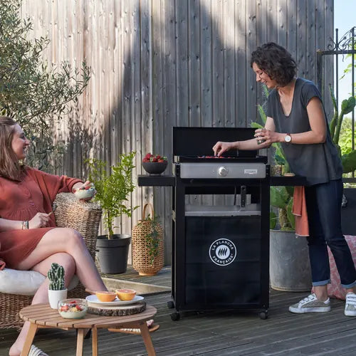 Plancha électrique Petite Française 150 Duo - Couvercle et chariot - LE MARQUIER ambiance extérieur