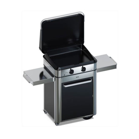 Plancha gaz Enosign 65 inox sur chariot avec tablettes latérales rabattables, parfaite pour des repas conviviaux en extérieur.