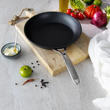 Lot de 2 Poêles aluminium CASTEL'PRO - CRISTEL cuisine saine et facile sans matière grasse