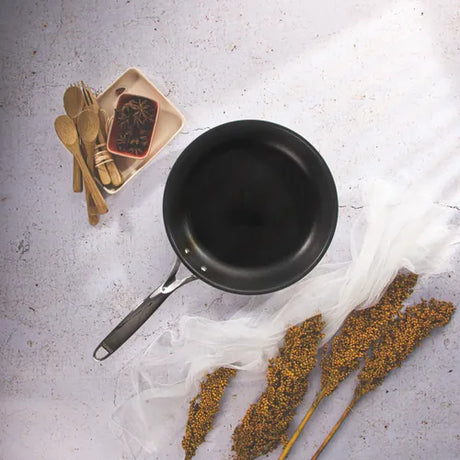 Lot de 2 Poêles aluminium CASTEL'PRO - CRISTEL ambiance élégance qualité