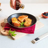 Poêle anti-adhérente STRATE avec poignée OFFERTE - CRISTEL