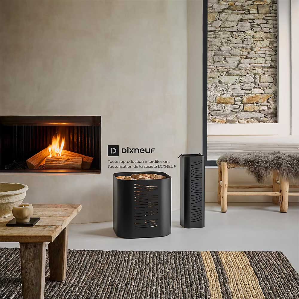 Range-bûches TAIKAL - DIXNEUF près de la cheminée