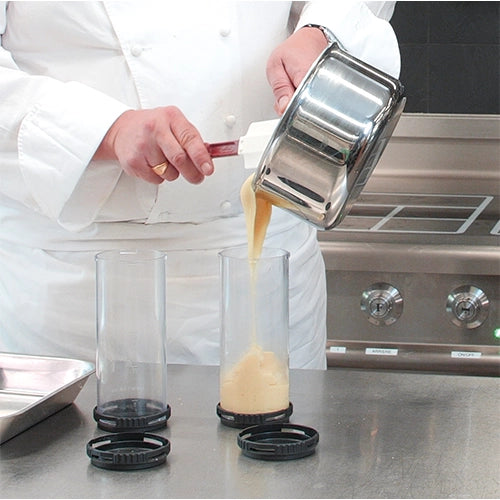 Recharge 0,75 L pour Le Tube DE BUYER utilisée par un professionnel en cuisine